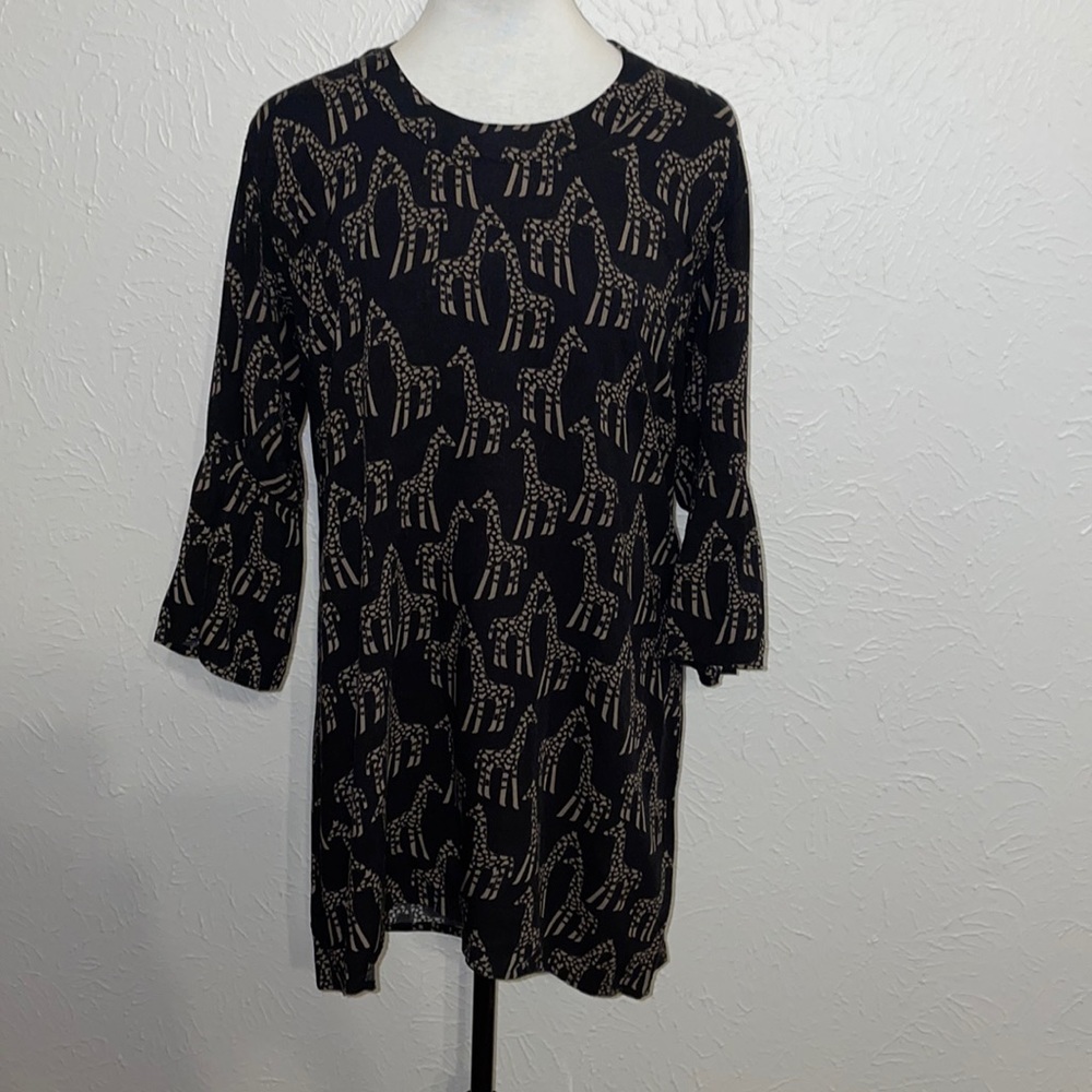 Escapada Ruffle Sleeve Giraffe Top Large (Unique Find)